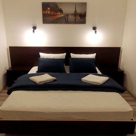 Apartment At Teodora Sqr Lviv Kültér fotó